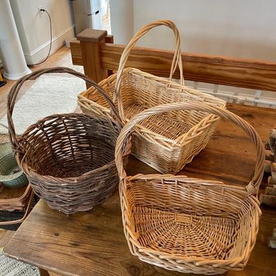 Lot 13 - 9 Baskets, various sizes and shapes