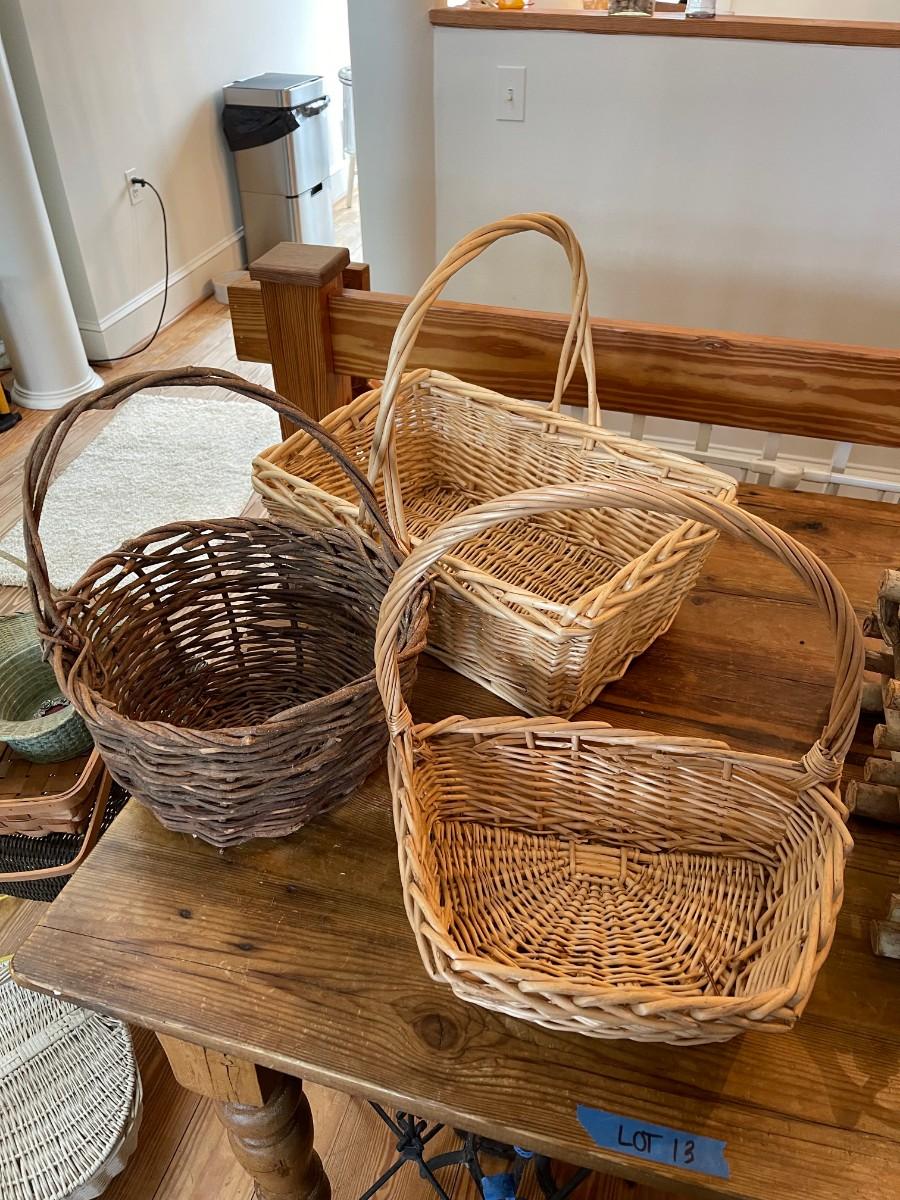 Lot 13 9 Baskets, various sizes and shapes