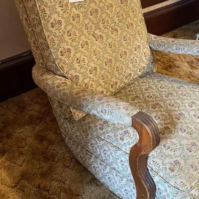 27.5â€x22â€x33â€ Chair