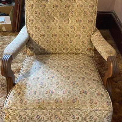 27.5â€x22â€x33â€ Chair