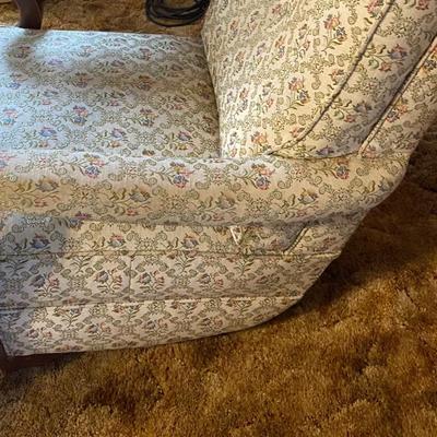 27.5â€x22â€x33â€ Chair
