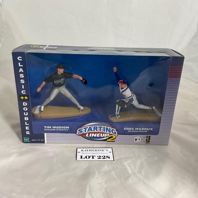 -228- SPORTS | Starting Lineup 2 Figure | Tim Hudson & Greg Maddux