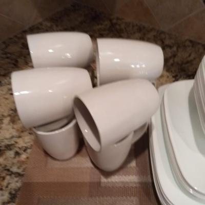 8 PLACE SETTING OF CORELLE DINNEWARE