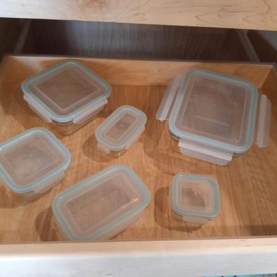 6 GLASBAKE FOOD STORAGE CONTAINERS WITH 4 SNAPS