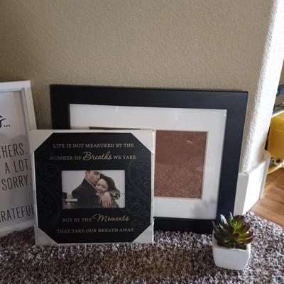 FAMILY RULES SIGN-PHOTO FRAMES-FAUX PLANTS