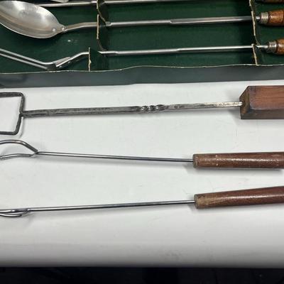 Vintage Caribe Outdoor Chef 4 Pc Tempered Aluminum Bar-B-Q-Set & Other Grilling Outdoor Utensils