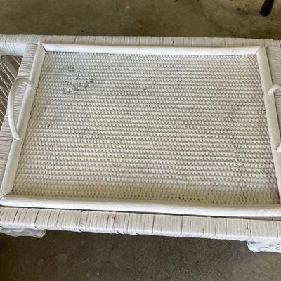 Lot 48 - Mix baskets and wicker bed tray