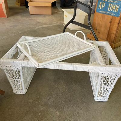 Lot 48 - Mix baskets and wicker bed tray