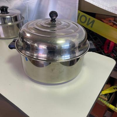Lot 51 - cookware collection
