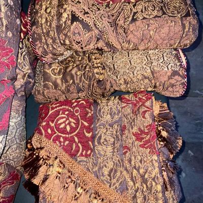 Queen Comforter and shamâ€™s set