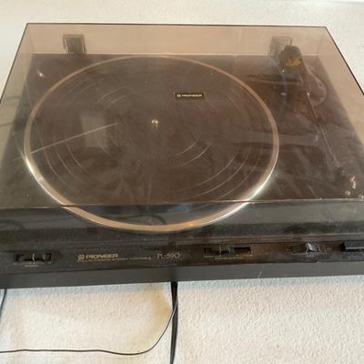 Pioneer PL-590 TurnTable.