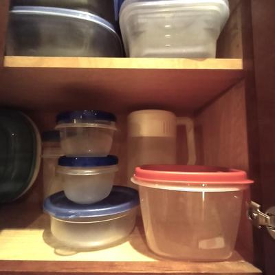 NICE VARIETY OF FOOD STORAGE CONTAINERS