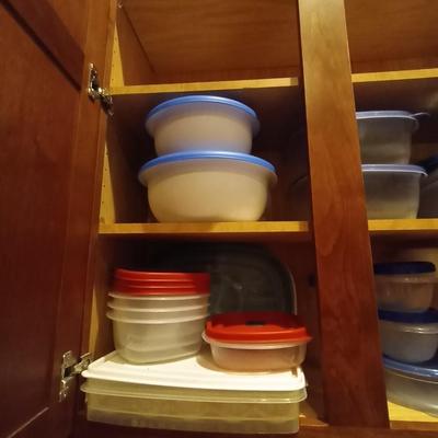 NICE VARIETY OF FOOD STORAGE CONTAINERS