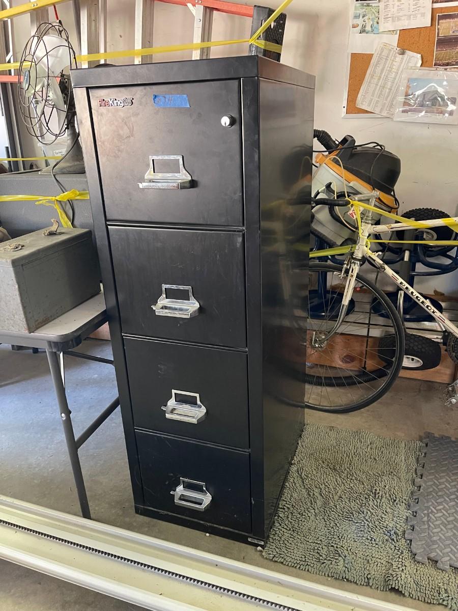 Lot 74 FireKing 25 File 4 draws, Fireproof