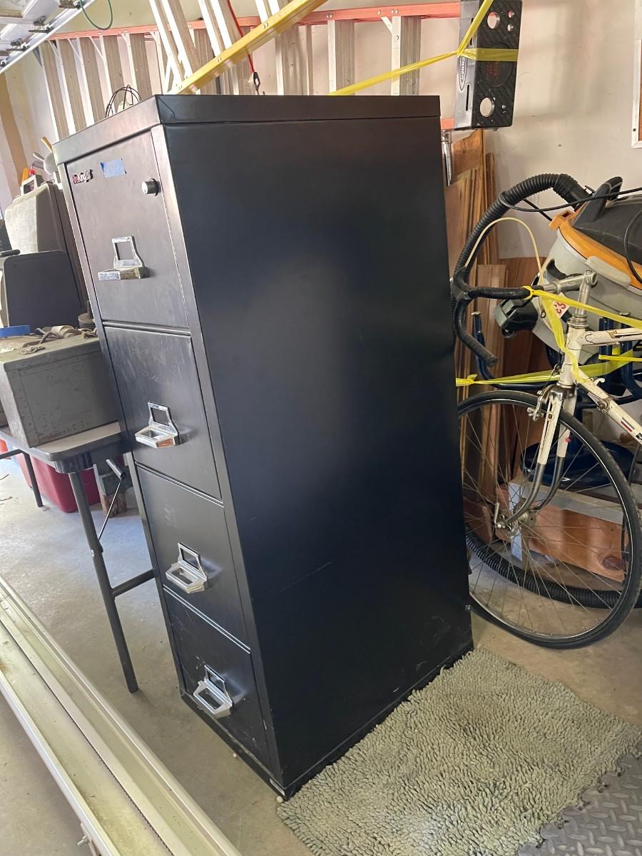 Lot 74 FireKing 25 File 4 draws, Fireproof