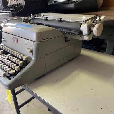 Lot 83 - Vintage Royal MANUAL Typewriter
