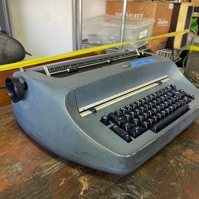 Lot 85 - Vintage IBM Selectric Typewriter