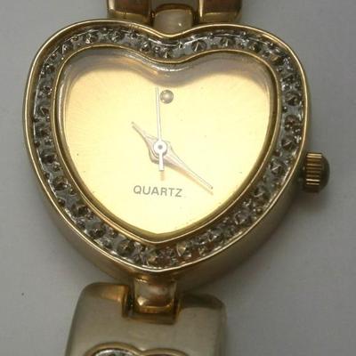 Ladies Figural Heart Wristwatch,