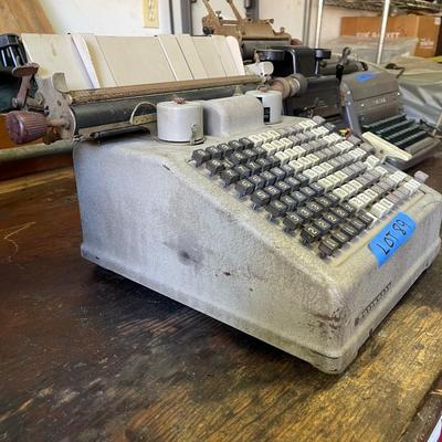 Lot 89 - Burroughs Antique Calculating Machine