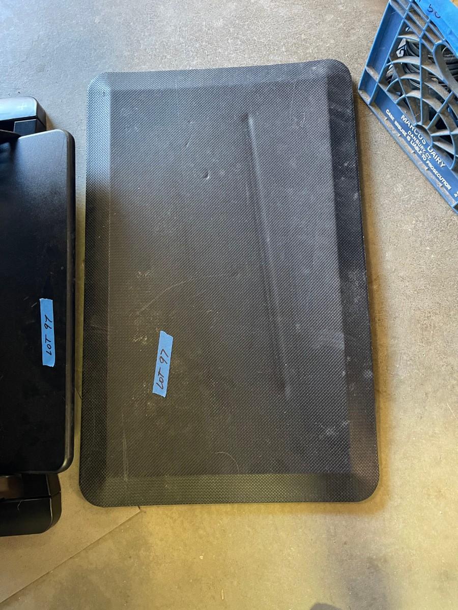 Lot 97 Flexispot Stand up desk w/floor mat