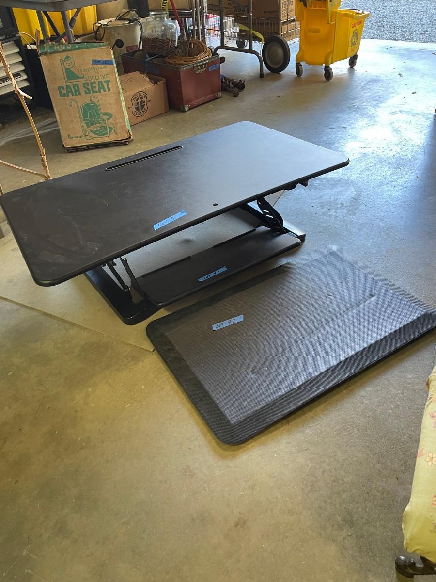 Lot 97 Flexispot Stand up desk w/floor mat