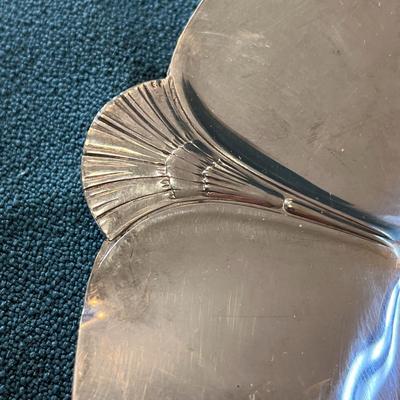 VINTAGE ROGERS SILVER PLATE PLATTER TRAY