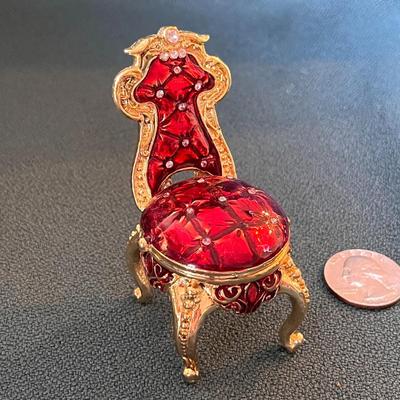 FANCY ORNATE CHAIR PILL BOX
