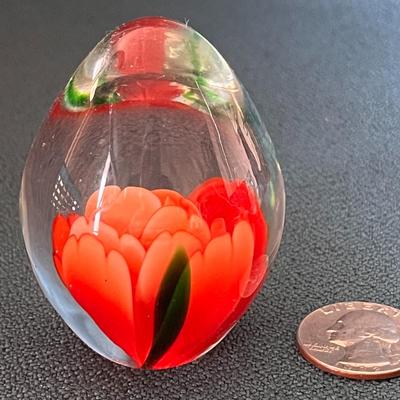 STUDIO GLASS FLOWER EGG PAPERWEIGHT