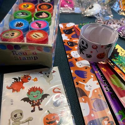 HALLOWEEN PARTY FAVORS 28 pc. PACK