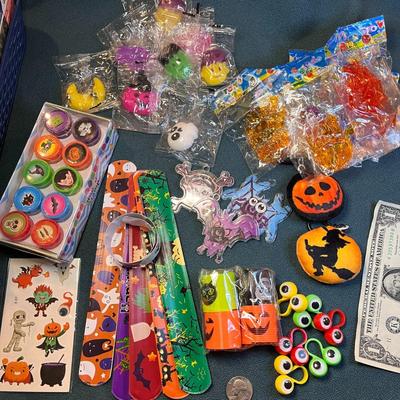 HALLOWEEN PARTY FAVORS 28 pc. PACK