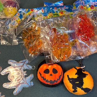 HALLOWEEN PARTY FAVORS 28 pc. PACK