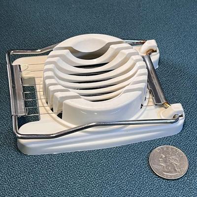 NIFTY EGG SLICER