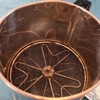 VINTAGE FLOUR SIFTER BY ANDROCK