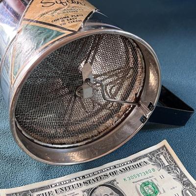 VINTAGE FLOUR SIFTER BY ANDROCK