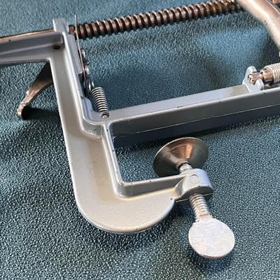VINTAGE STYLE APPLE PEELER GIZMO RED HANDLE