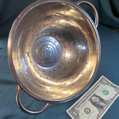 STAINLESS STEEL COLANDER WITH HANDLES 