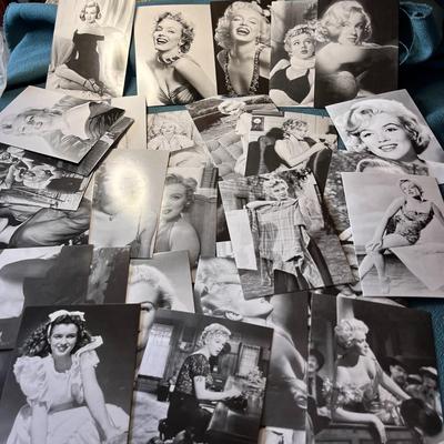 MARILYN MONROE 30 PC. 4â€ X 5-3/4â€ PHOTO POSTCARDS