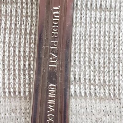 6 place settings Oneida silverplate