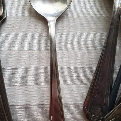 6 place settings Oneida silverplate