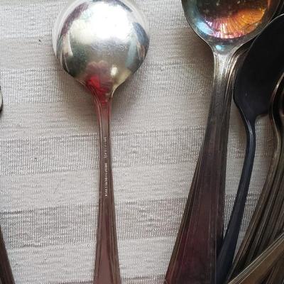 6 place settings Oneida silverplate
