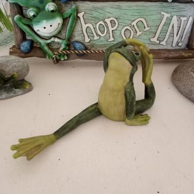 HANGING POT AND FROG FIGURINES