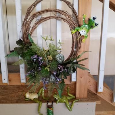 BRANCH & FLOWER WREATH AND SMALL FROG FIGURINES
