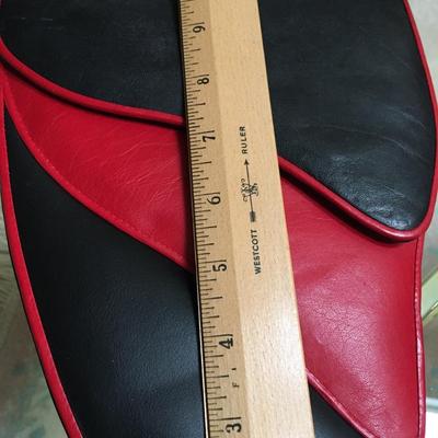 1980's leather purse with strap