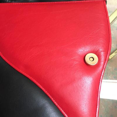 1980's leather purse with strap