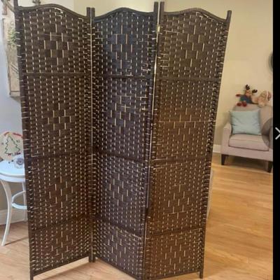 Beautiful & like new bamboo room divider/ privacy screen.. 71â€ high. 3 panels of 17â€ each, totaling 51â€ across.