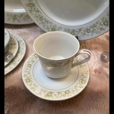 Royal WENTWORTH Pauline 8695 floral porcelain service for 12 & accessories