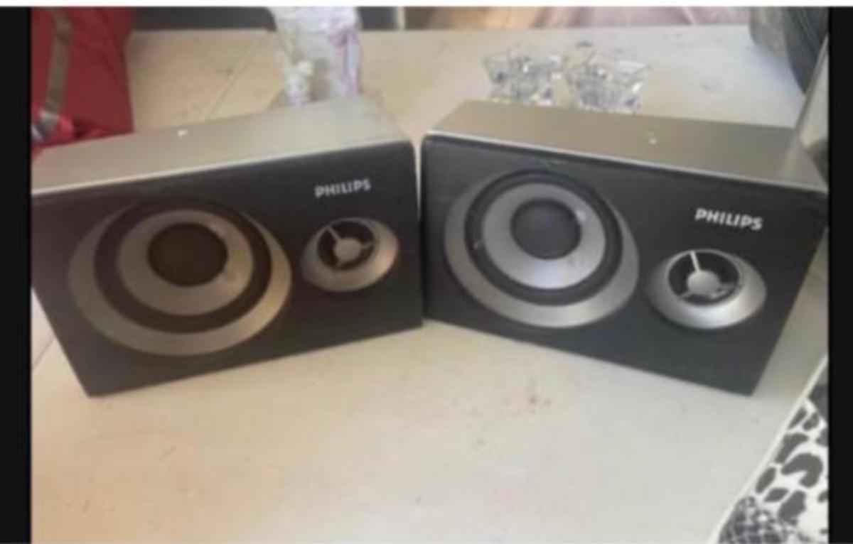 Pair Of Philips Surround Sound Portable Speakers 8 Ohm CS 3660D. Blue