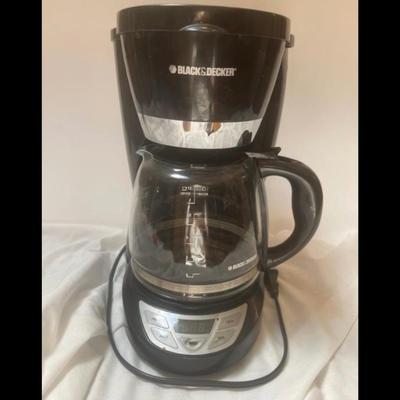Black and Decker 12 cup programable  coffee maker. Like new. Barely used.
