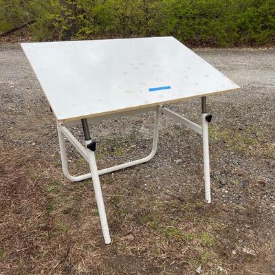 Lot 121 - Drafting table, adjustable height