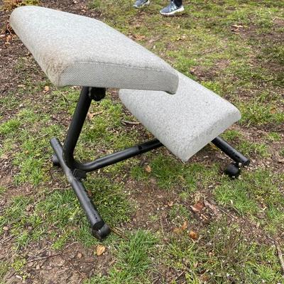 Lot 124 - Ergonomic kneeling chair, adjustable stool